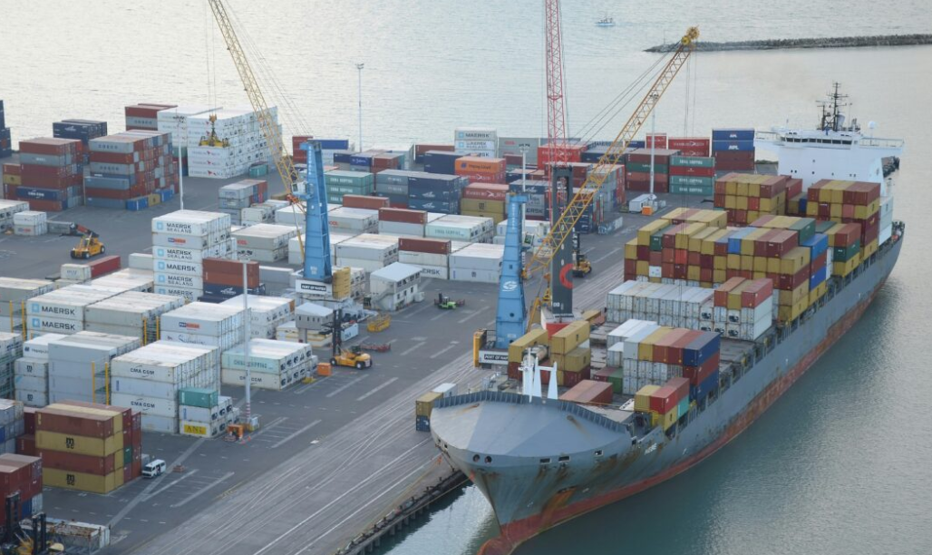 Aranceles Portuarios EE.UU. a Buques Chinos Próximos: ¿Reacciones en la Industria del Transporte?
