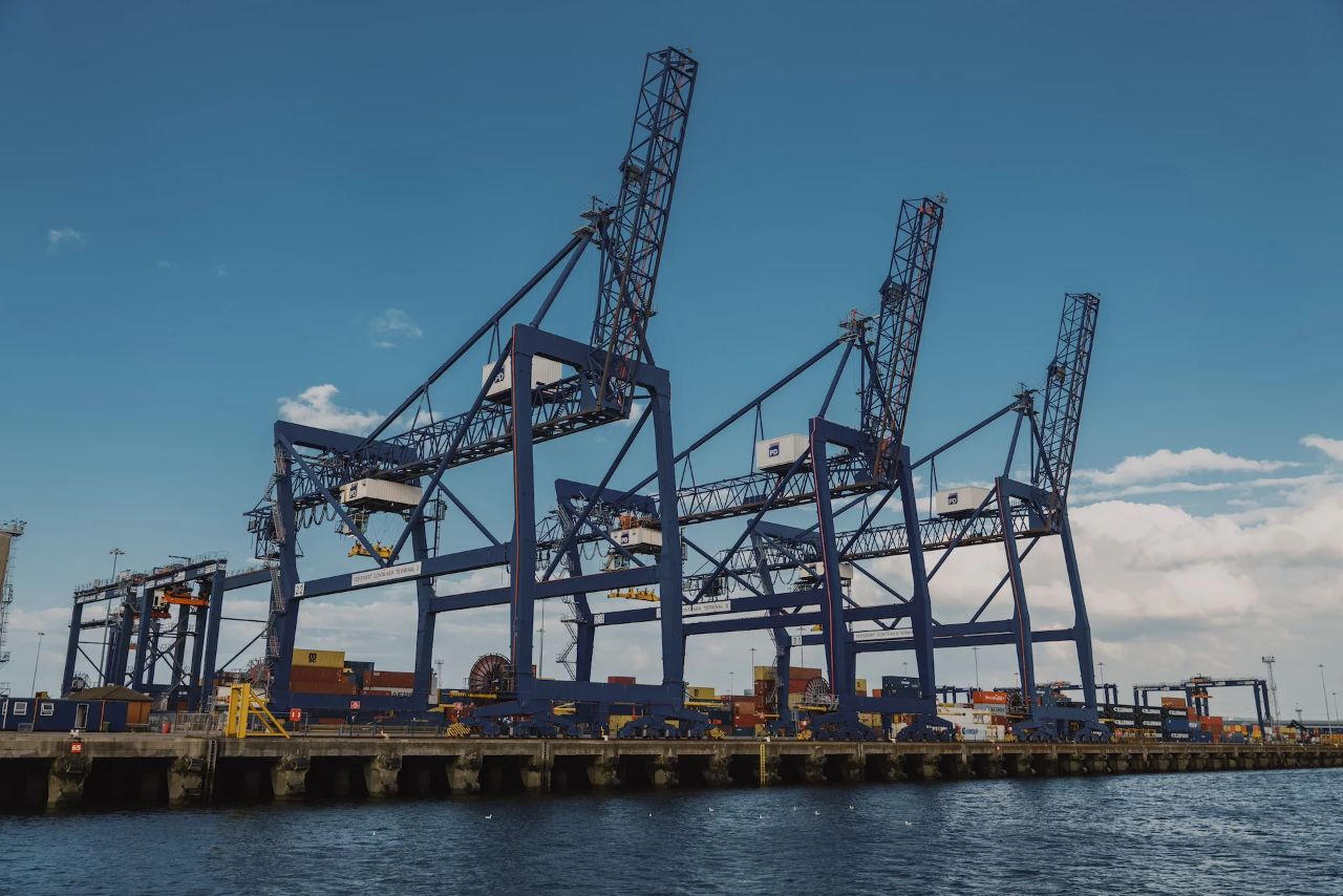 El Fundador de Zara Incursiona en Puertos: ¿Por Qué el Gigante de la Moda Apuesta por Infraestructura Marítima?