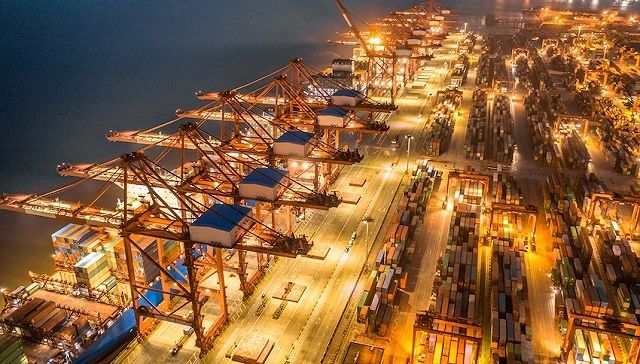 Principales Navieras Anuncian Ajustes Tarifarios para Agosto: Maersk y Hapag-Lloyd Imponen Recargos por Temporada Alta (PSS)