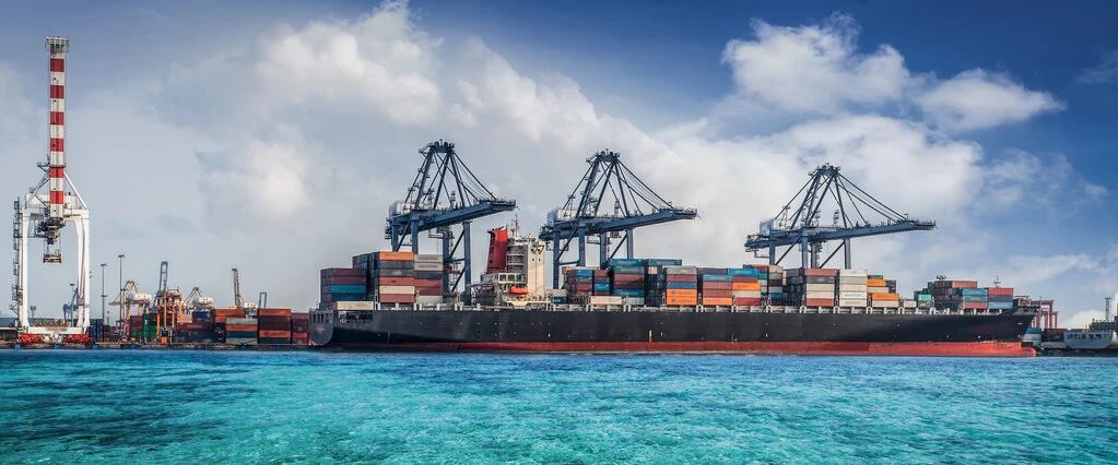 Período de Suspensión Arancelaria: los Precios de Flete de la Costa Oeste y Este de EE.UU. Primero Aumentaron y Luego Disminuyeron