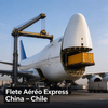 Avión de carga Boeing 747 siendo cargado, flete aéreo express China a Chile